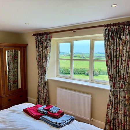 Cockley Hill Farm Bed & Breakfast Brackley  Dış mekan fotoğraf